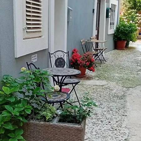 Апартаменты & No1 *