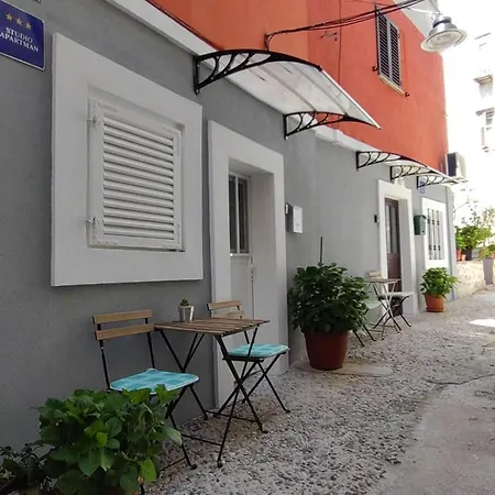 Studio Apartman & Rooms No1 *