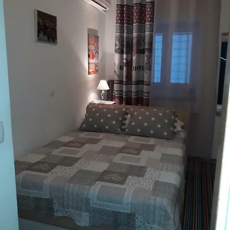 Studio Apartman & Rooms No1 *